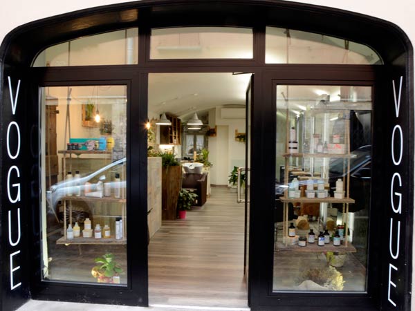 Installazione-vetrate-per-negozi-abbigliamento-reggio-emilia